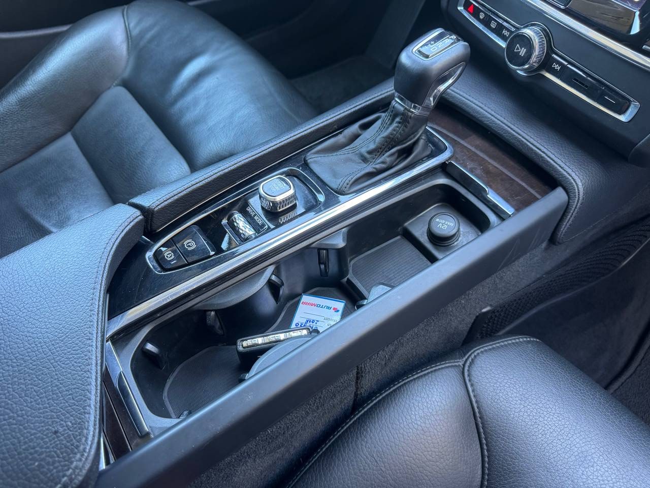 VOLVO S90 T5 MOMENTUM 2017