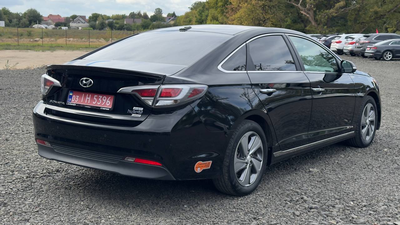 HYUNDAI SONATA PLUG-IN HYBRID LIMITED 2015