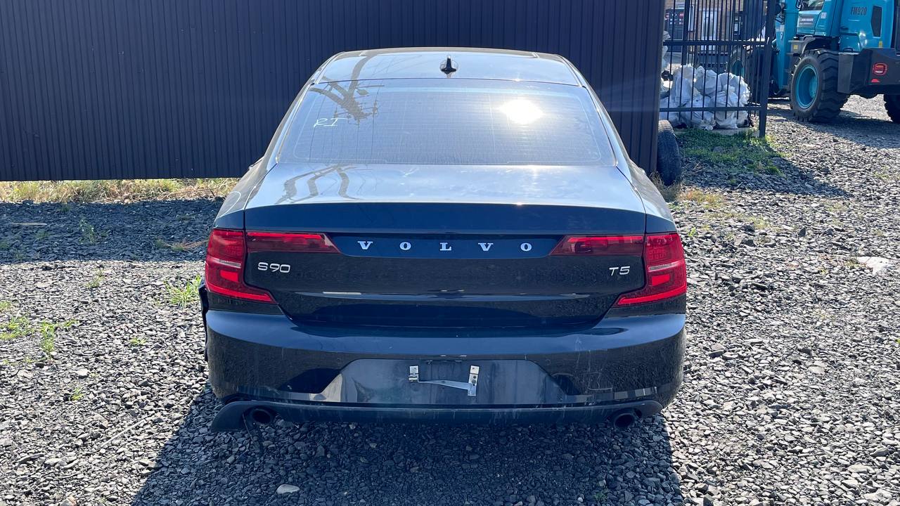 VOLVO S90 T5 MOMENTUM 2017