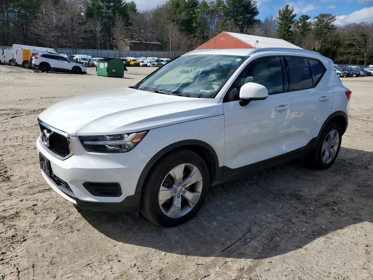 VOLVO XC40 T4 MOMENTUM 2019