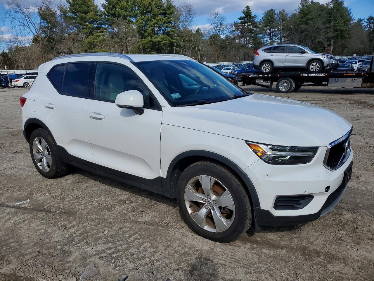 VOLVO XC40 T4 MOMENTUM 2019