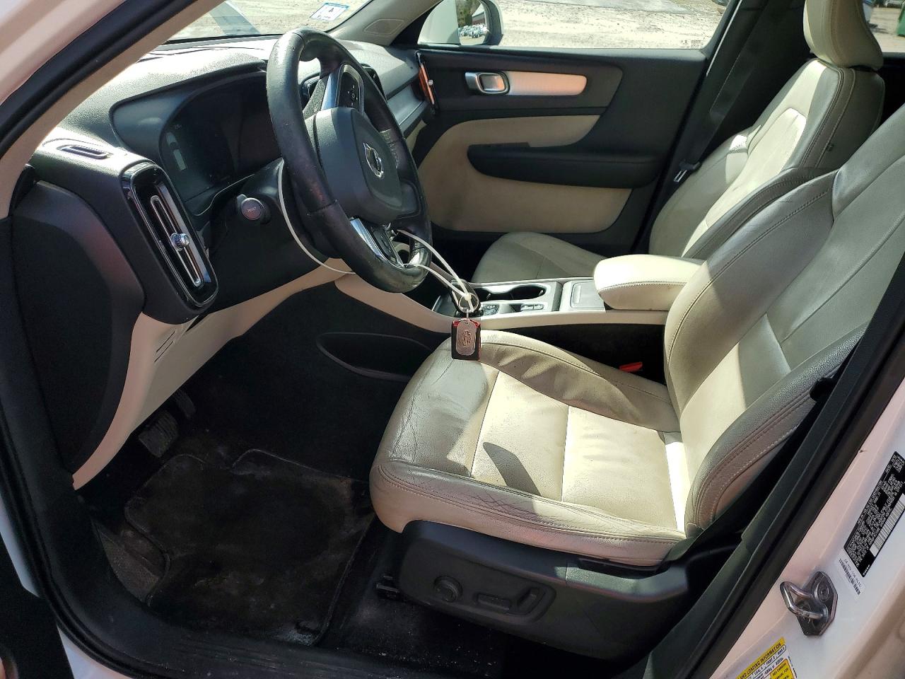 VOLVO XC40 T4 MOMENTUM 2019