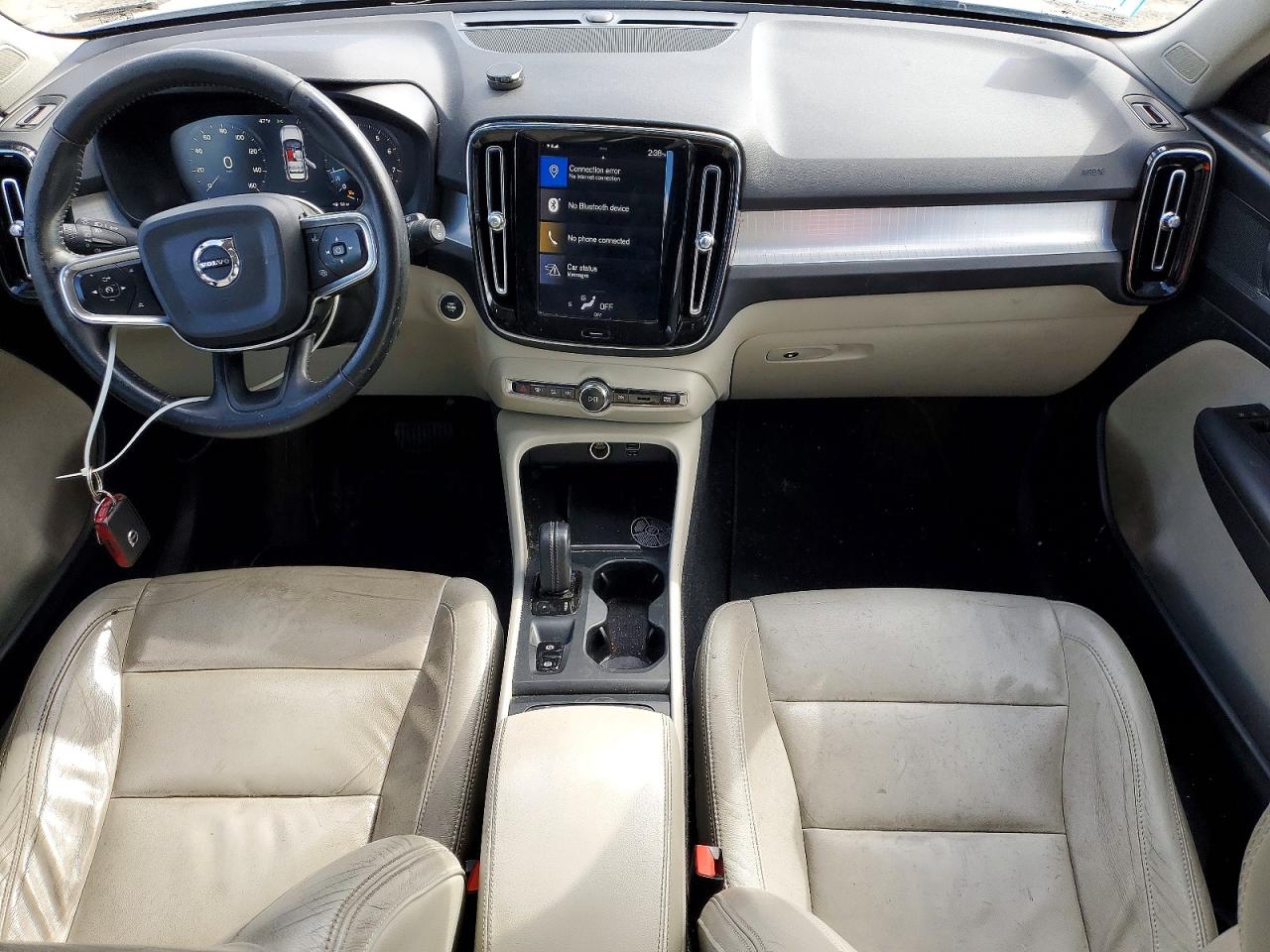VOLVO XC40 T4 MOMENTUM 2019