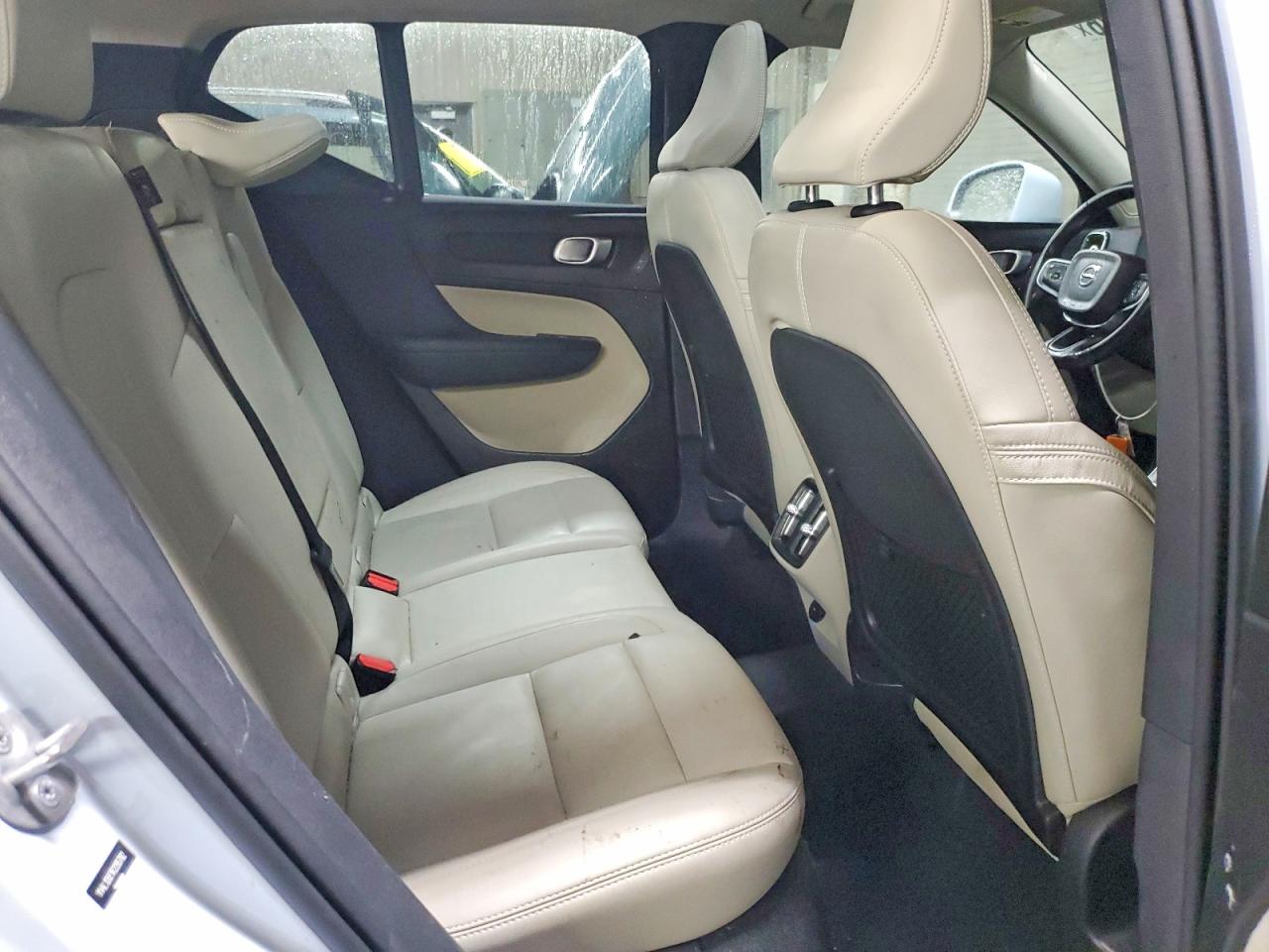 VOLVO XC40 PLUS 2023