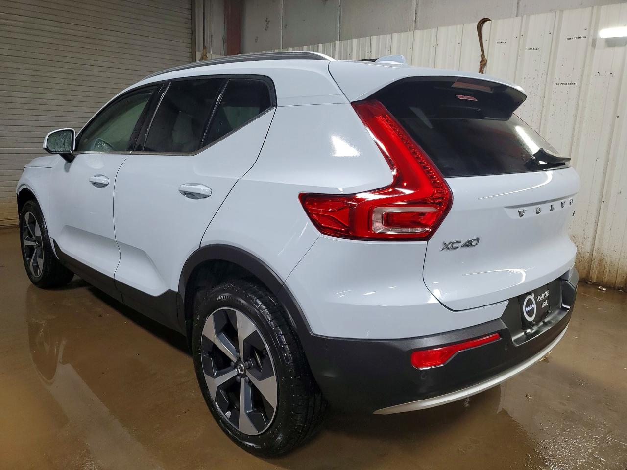VOLVO XC40 PLUS 2023