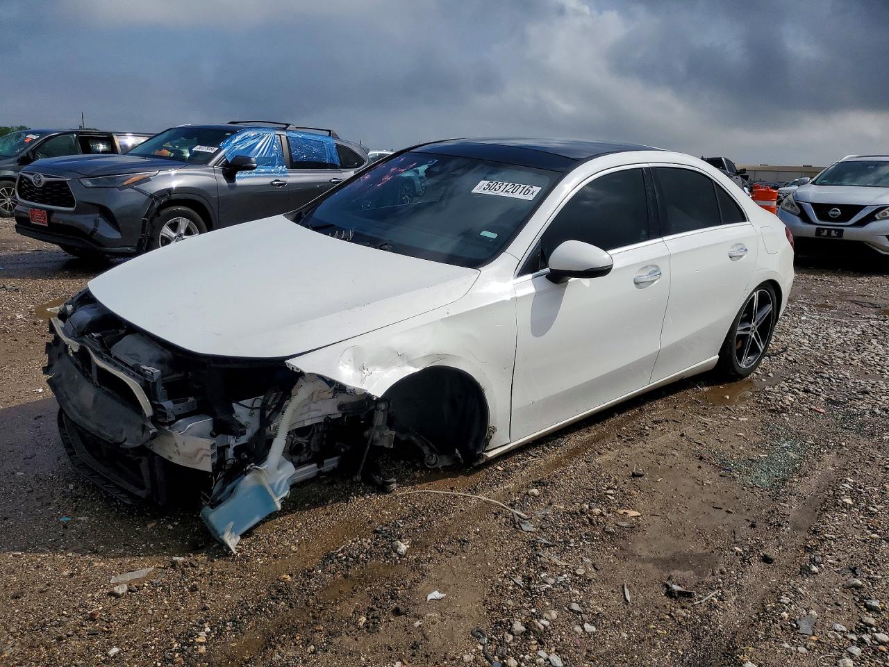 MERCEDES-BENZ A 220 2018