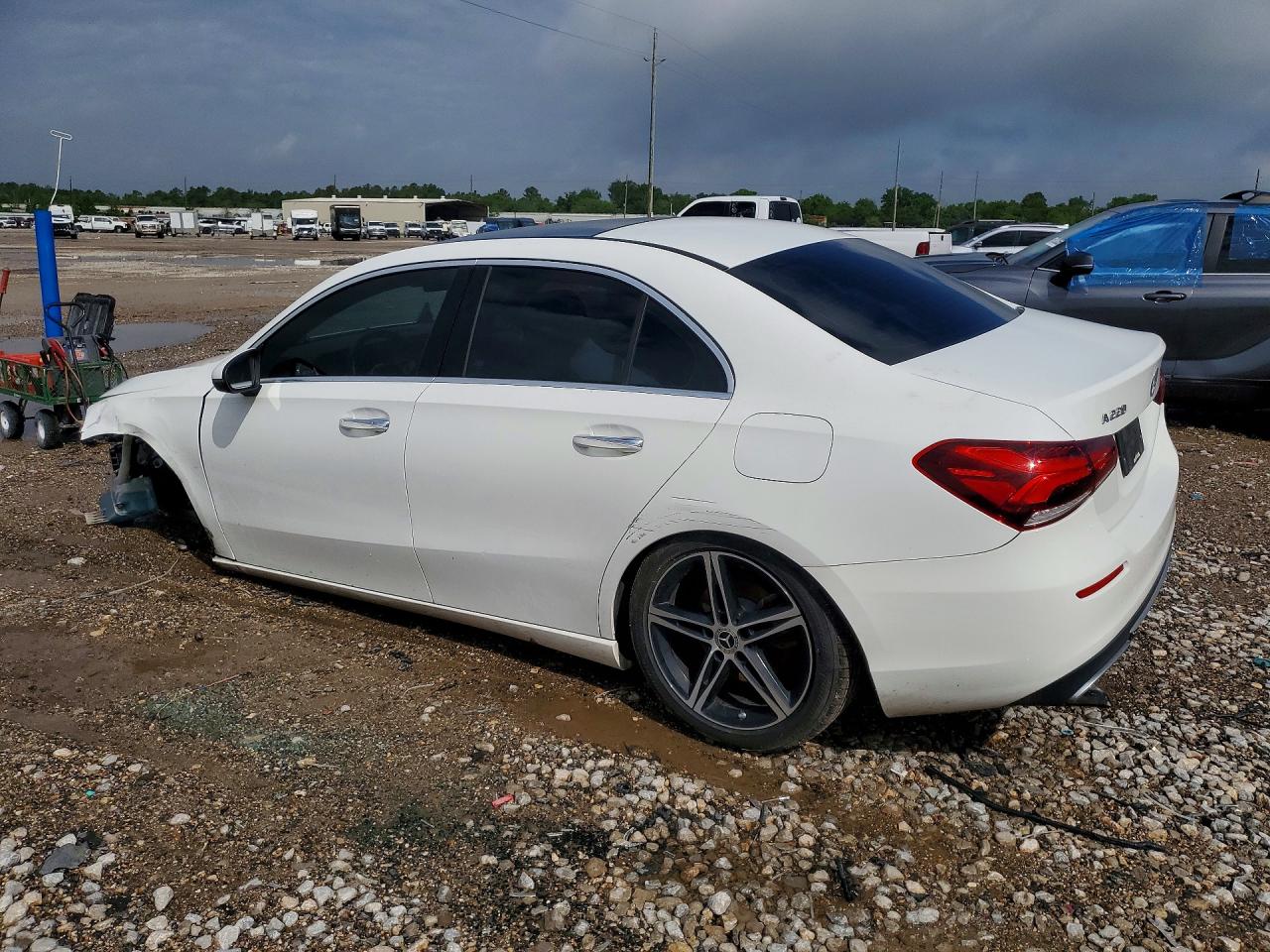MERCEDES-BENZ A 220 2018