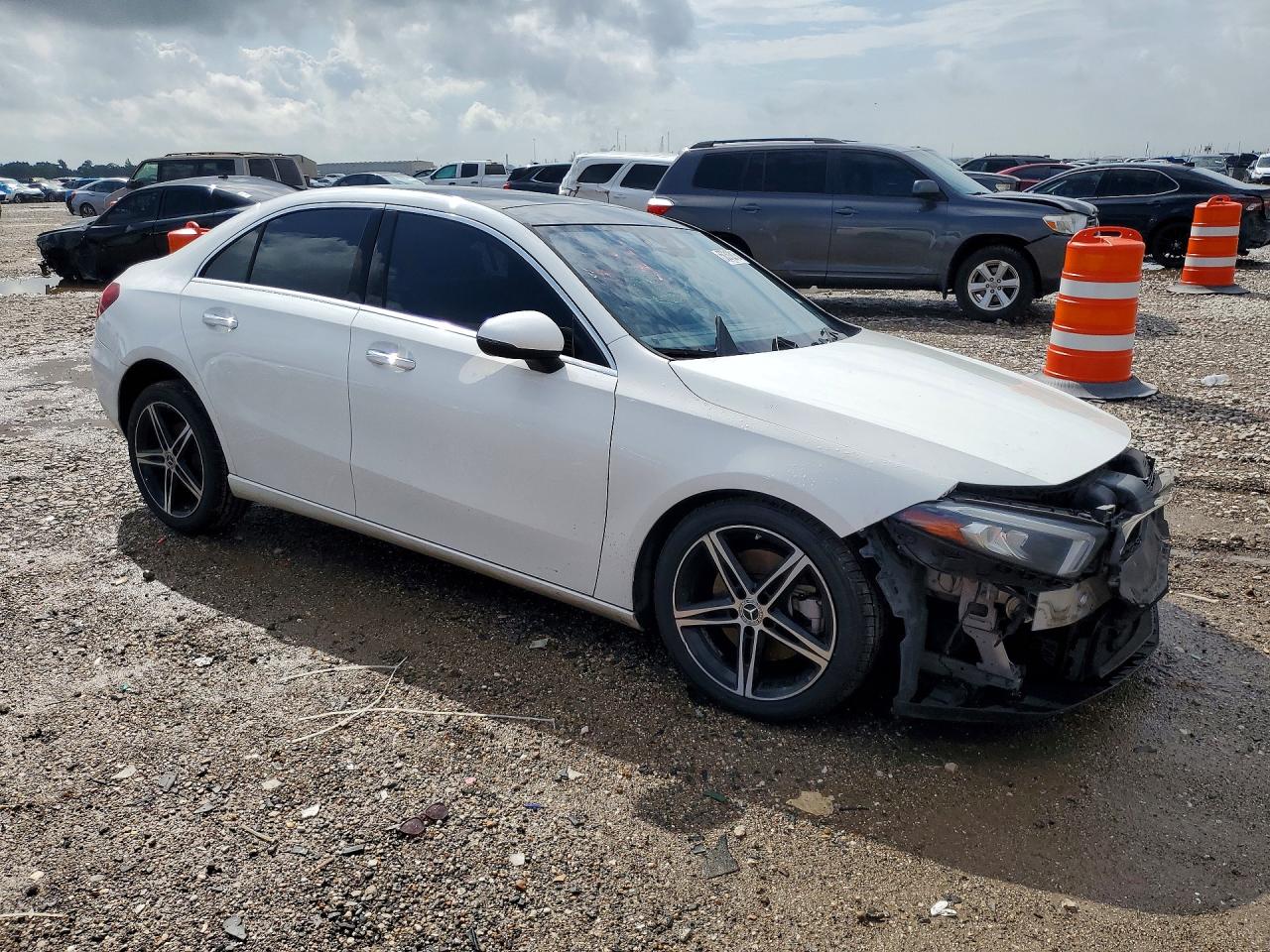 MERCEDES-BENZ A 220 2018