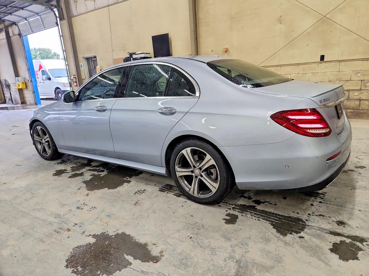 MERCEDES-BENZ E 300 2016