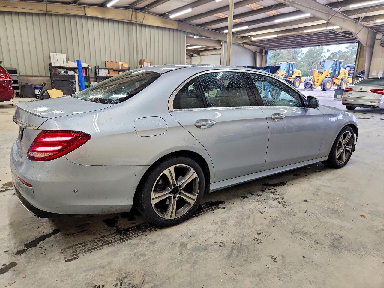 MERCEDES-BENZ E 300 2016