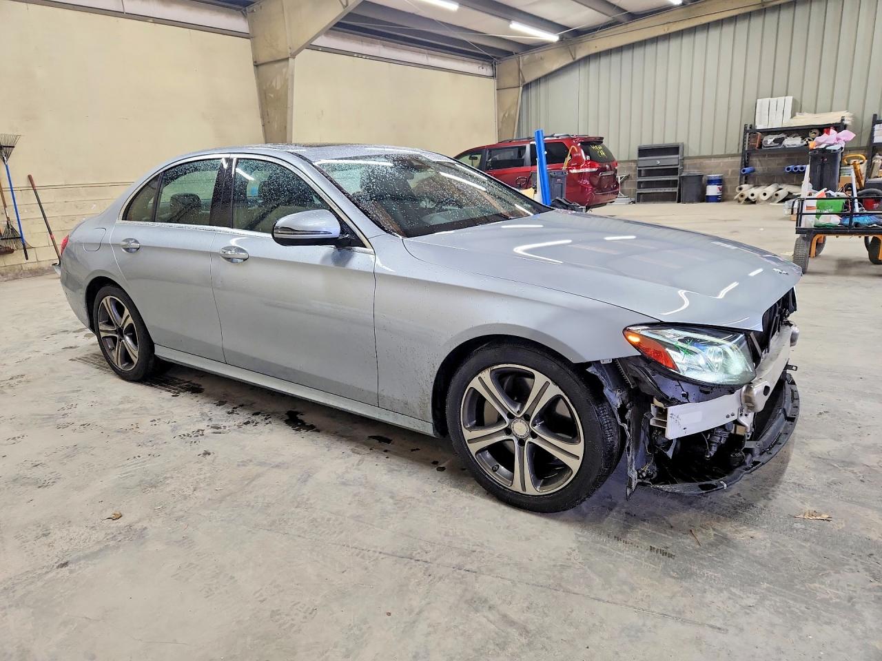 MERCEDES-BENZ E 300 2016