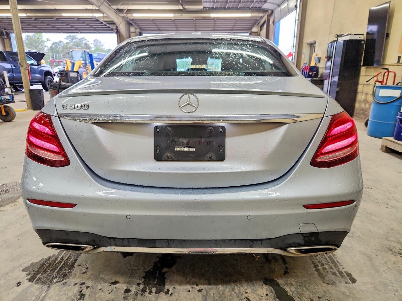MERCEDES-BENZ E 300 2016