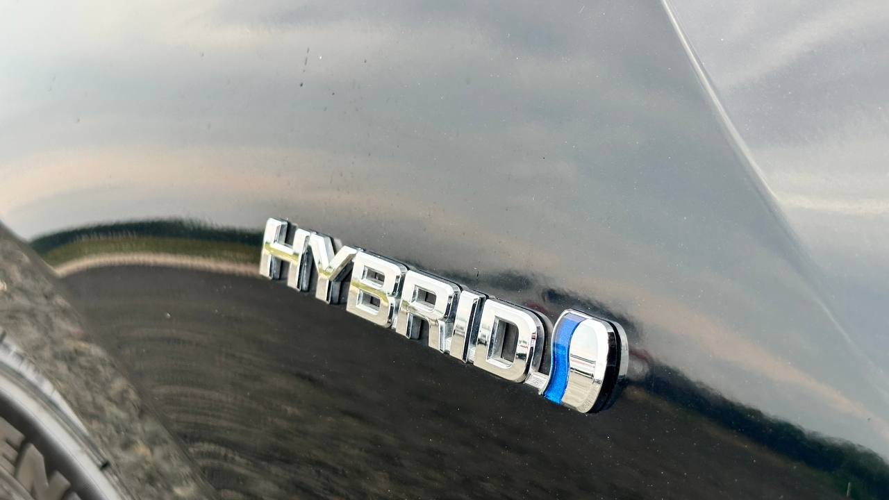 TOYOTA PRIUS TWO 2017