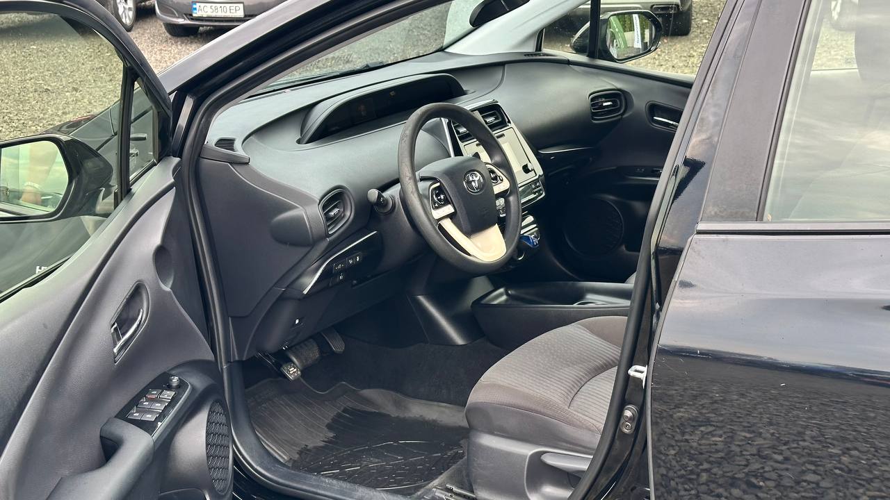 TOYOTA PRIUS TWO 2017