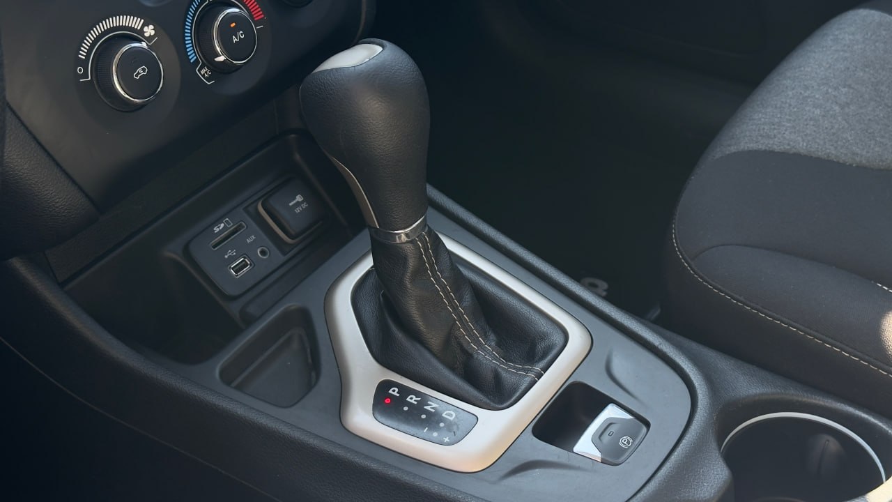 JEEP CHEROKEE SPORT 2015