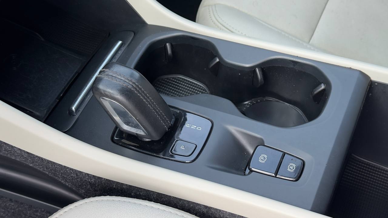 VOLVO XC40 T4 MOMENTUM 2019