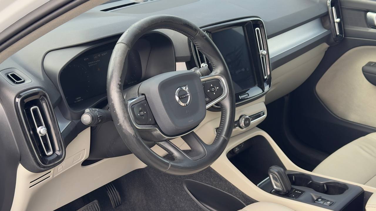 VOLVO XC40 T4 MOMENTUM 2019