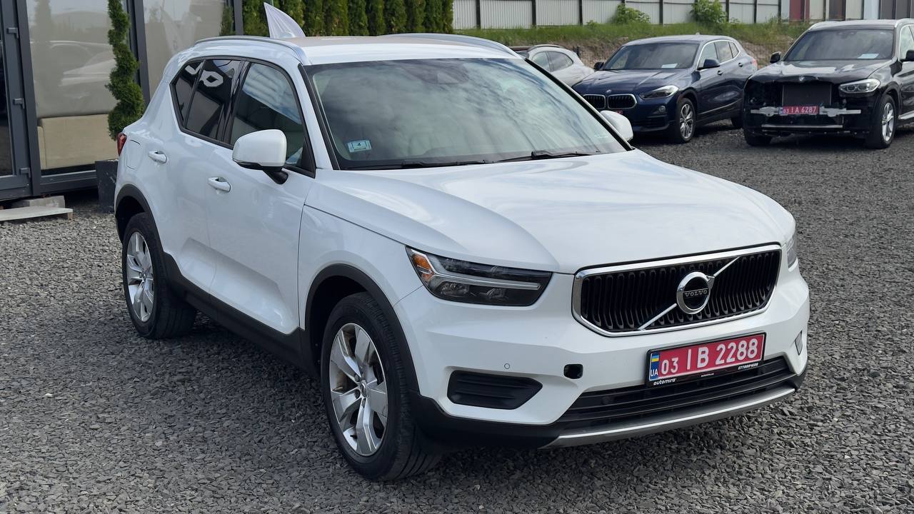 VOLVO XC40 T4 MOMENTUM 2019