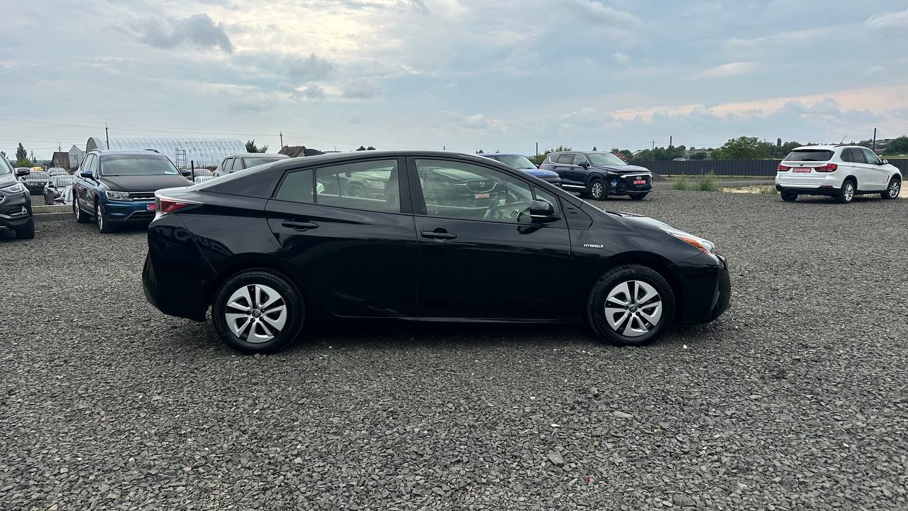 TOYOTA PRIUS TWO 2017
