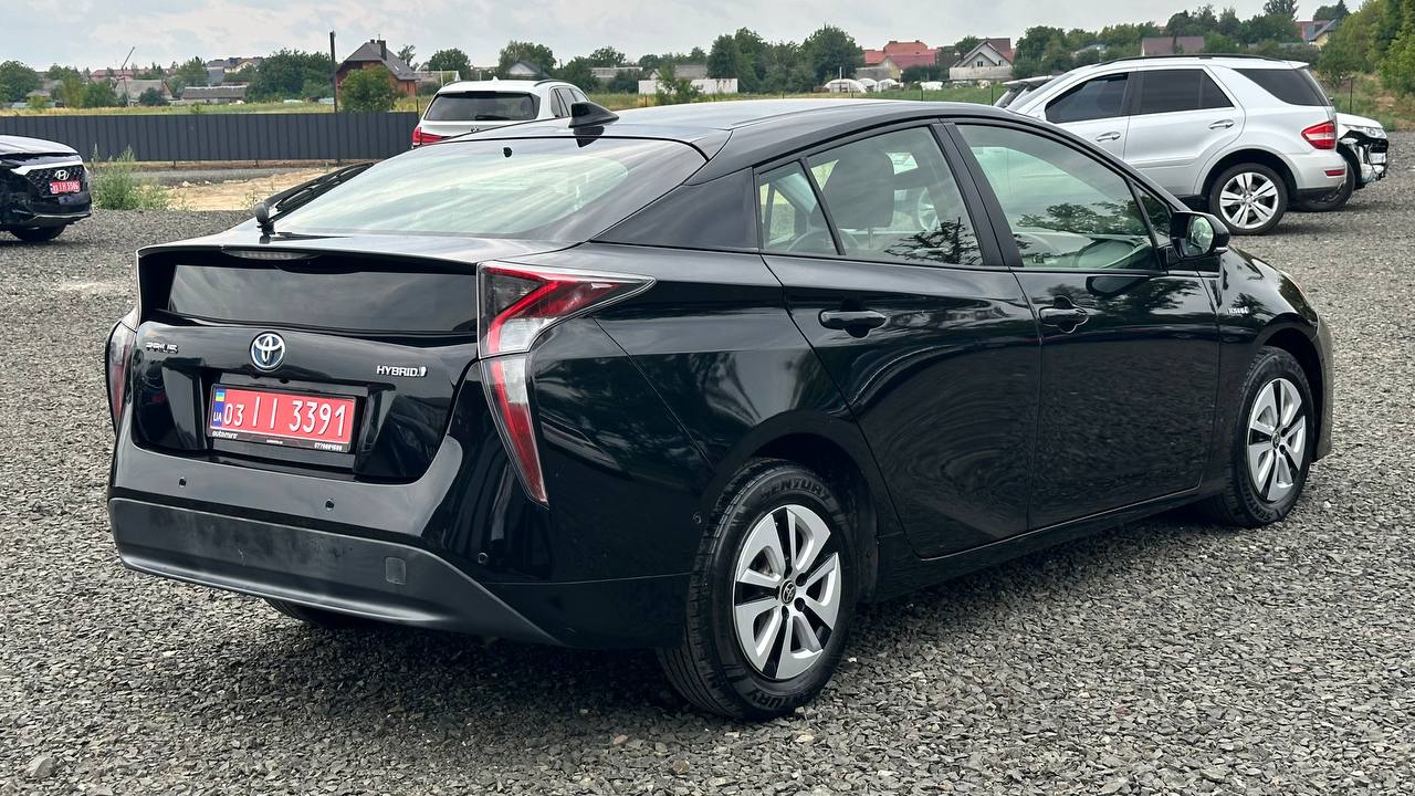 TOYOTA PRIUS TWO 2017