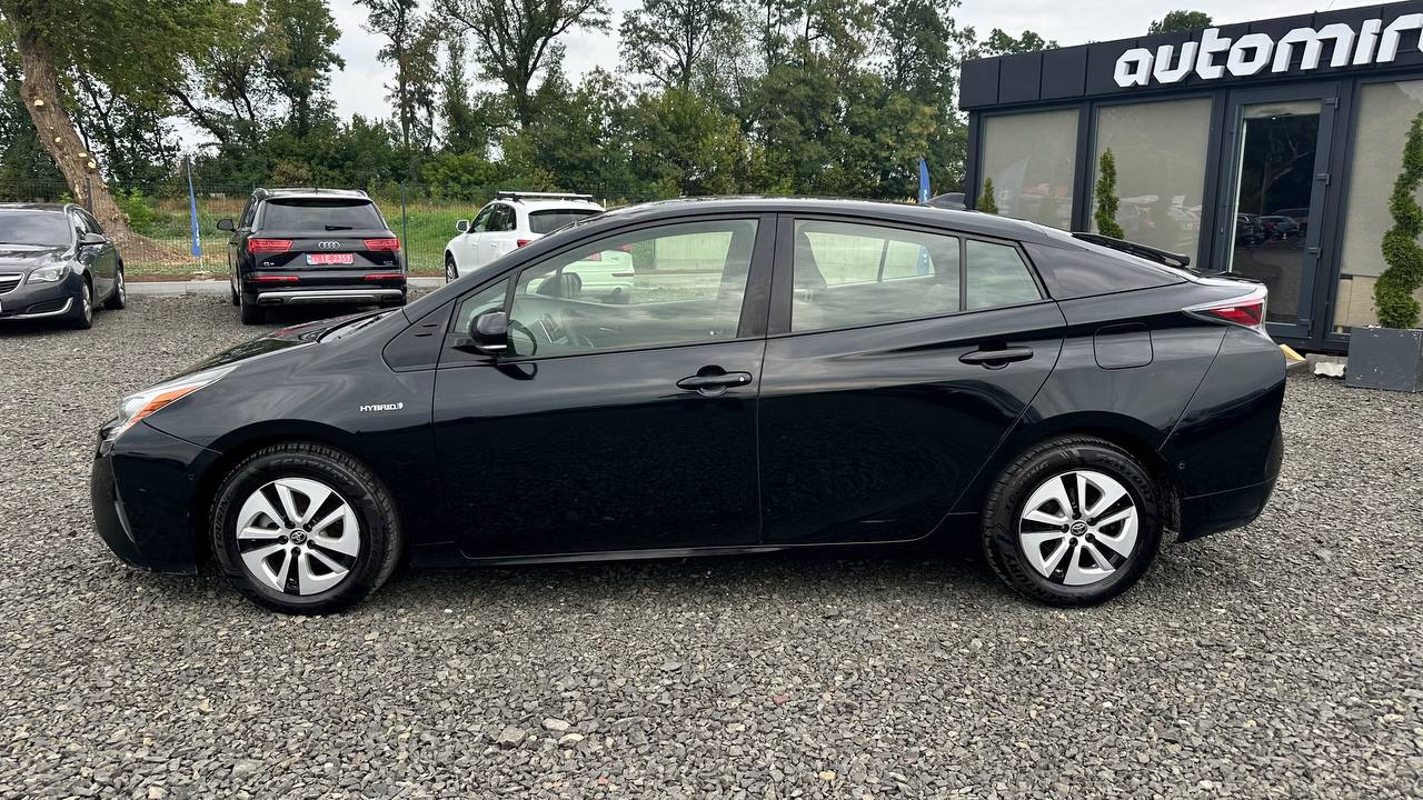 TOYOTA PRIUS TWO 2017