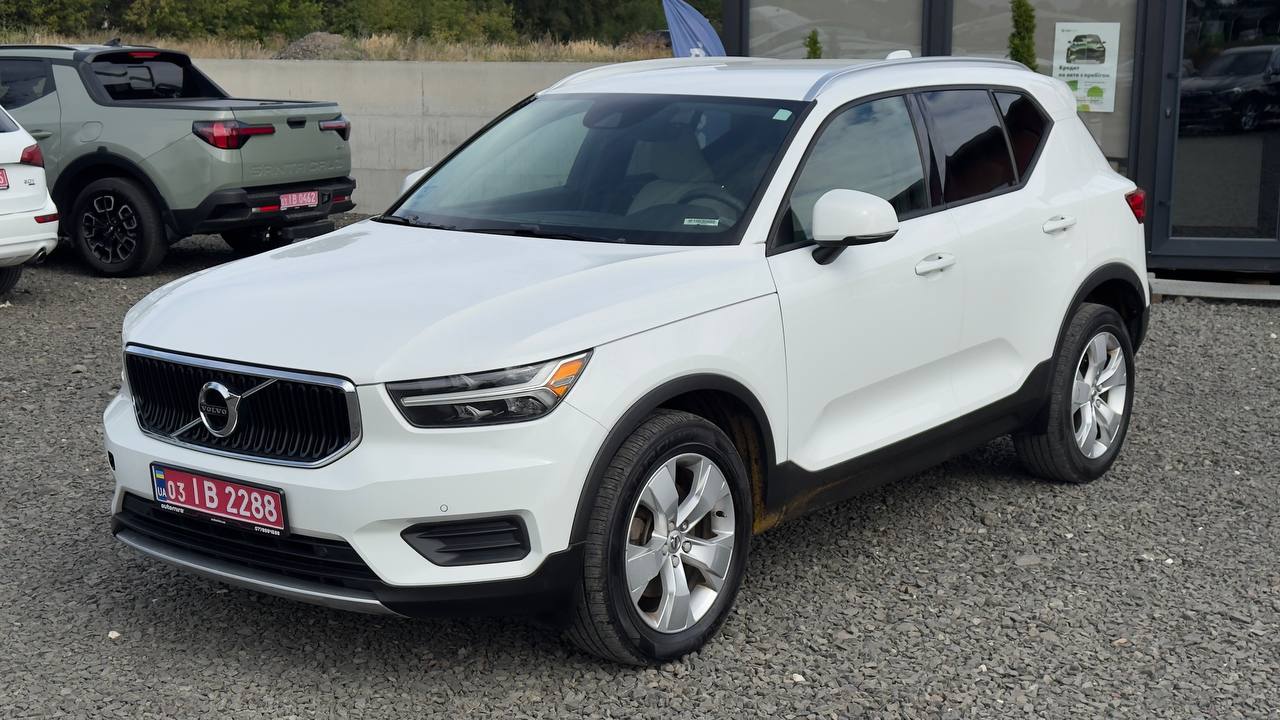 VOLVO XC40 T4 MOMENTUM 2019