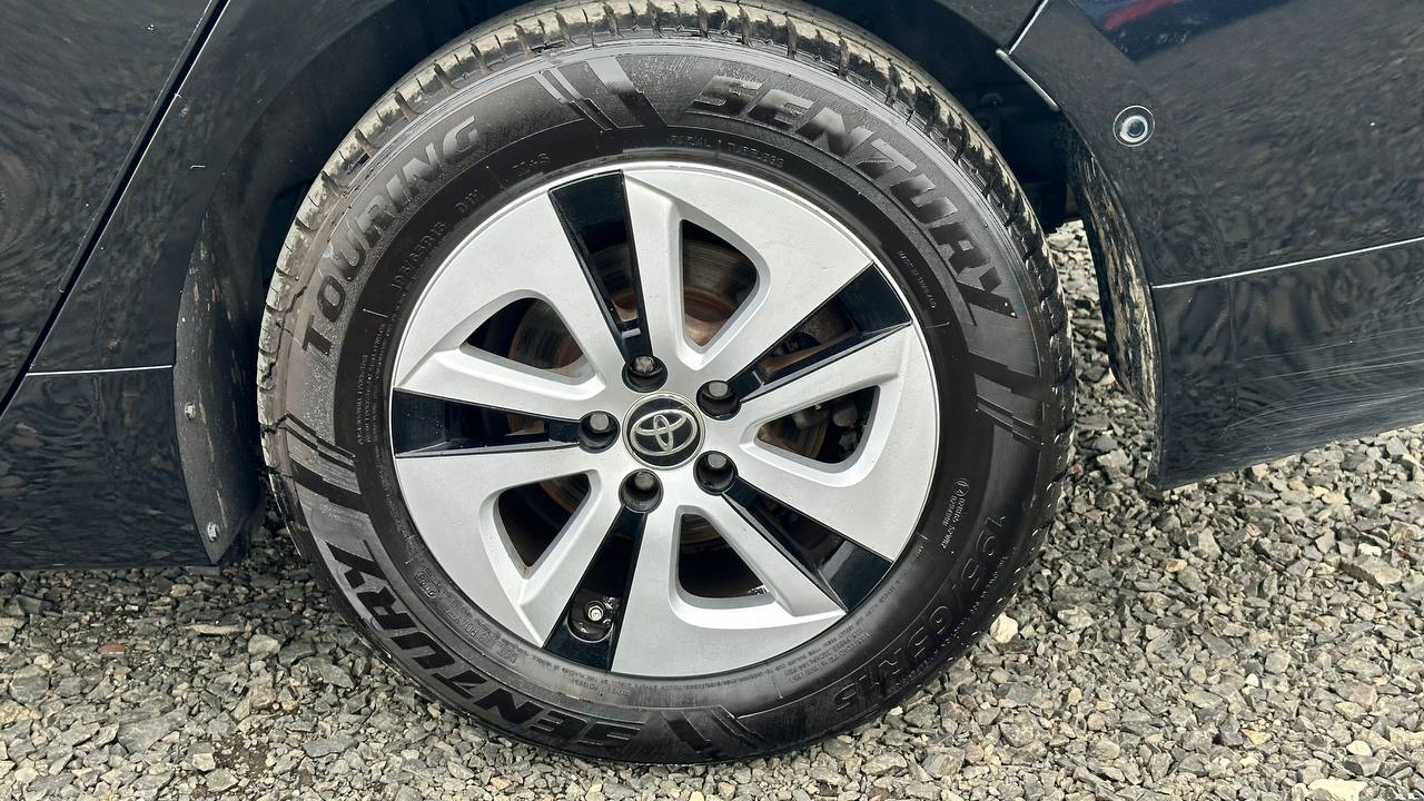 TOYOTA PRIUS TWO 2017