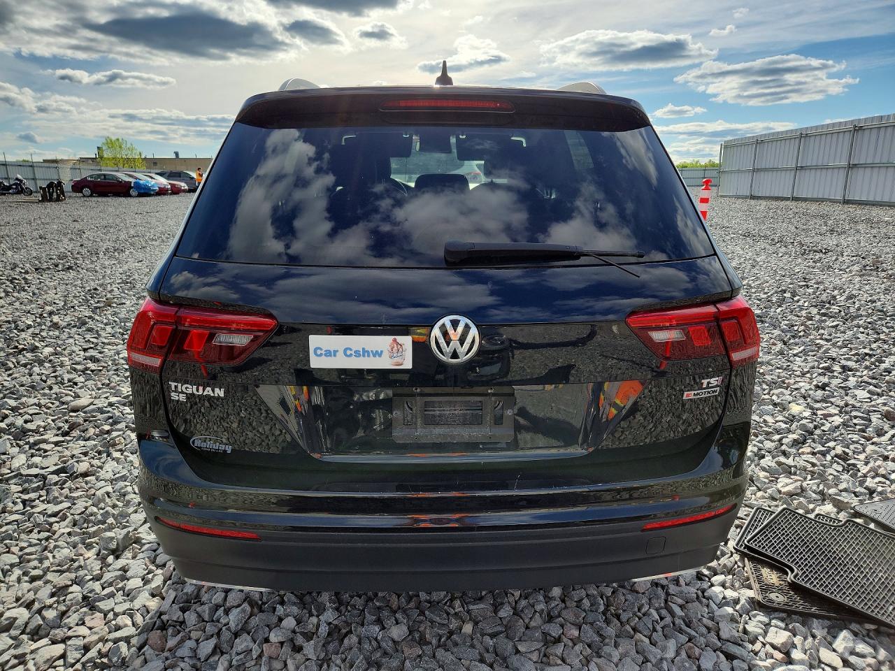 VOLKSWAGEN TIGUAN SE 2017