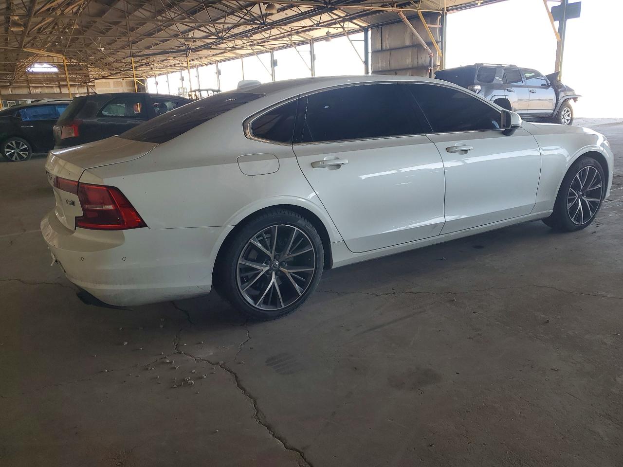 VOLVO S90 T5 MOMENTUM 2017