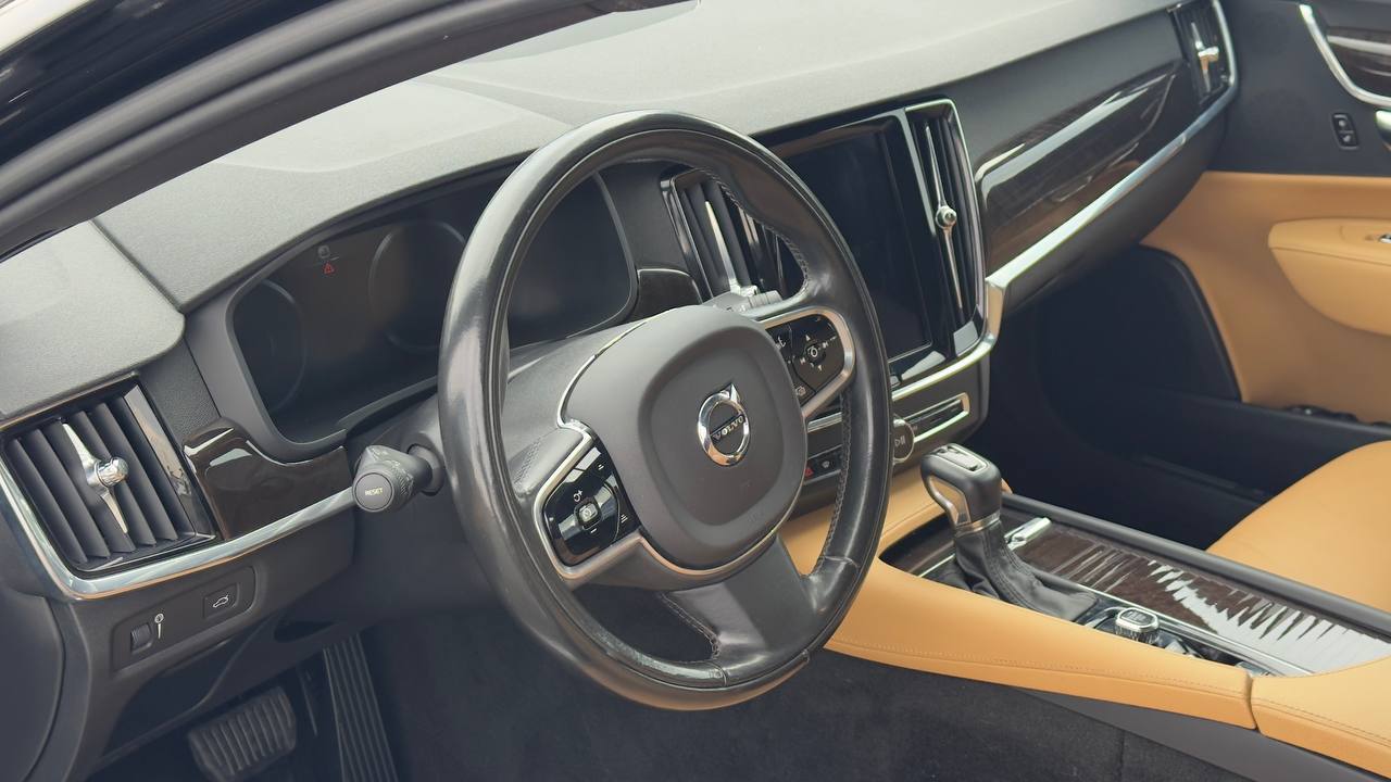 VOLVO S90 T5 MOMENTUM 2017