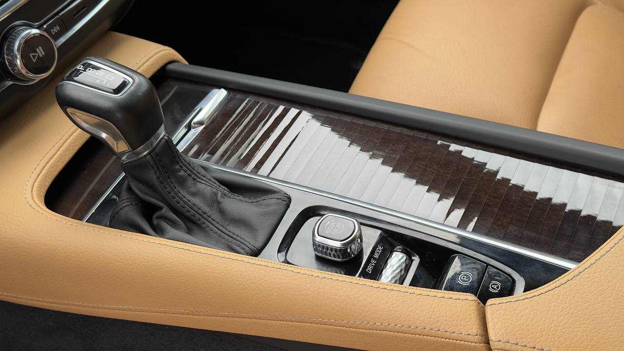 VOLVO S90 T5 MOMENTUM 2017