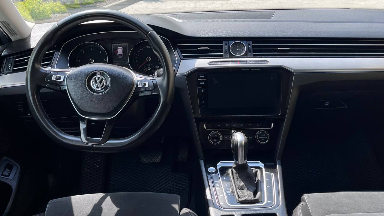 VOLKSWAGEN PASSAT 2018