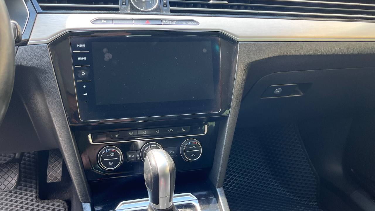 VOLKSWAGEN PASSAT 2018