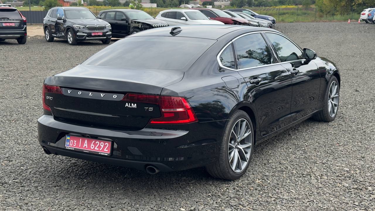 VOLVO S90 T5 MOMENTUM 2017