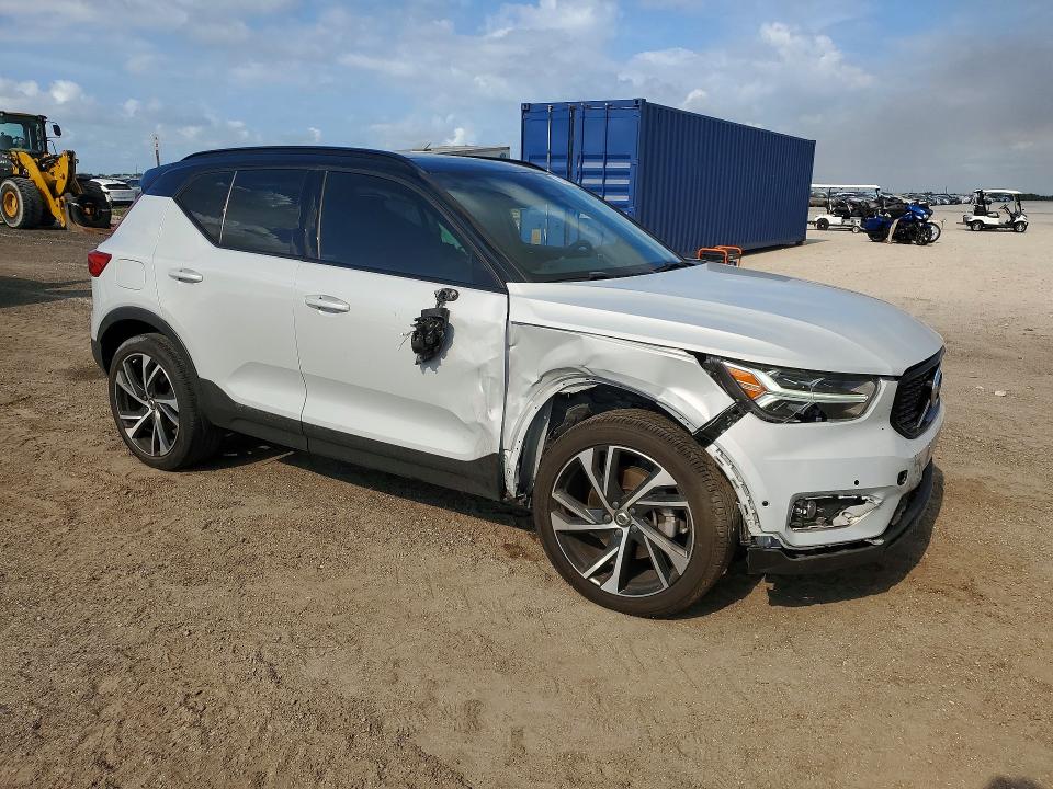 VOLVO XC40 T5 R-DESIGN 2021