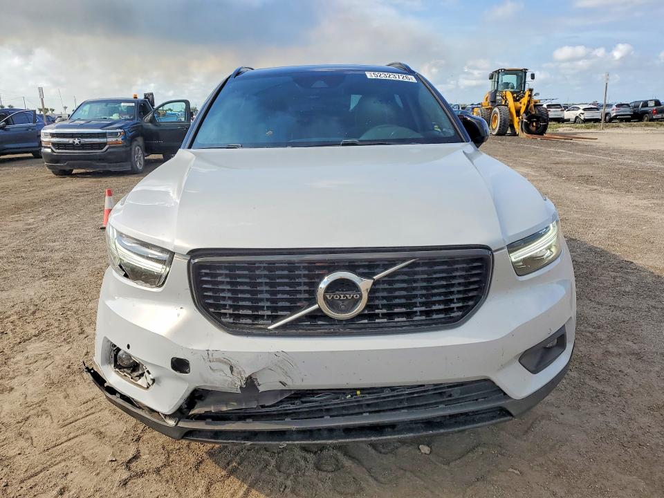 VOLVO XC40 T5 R-DESIGN 2021