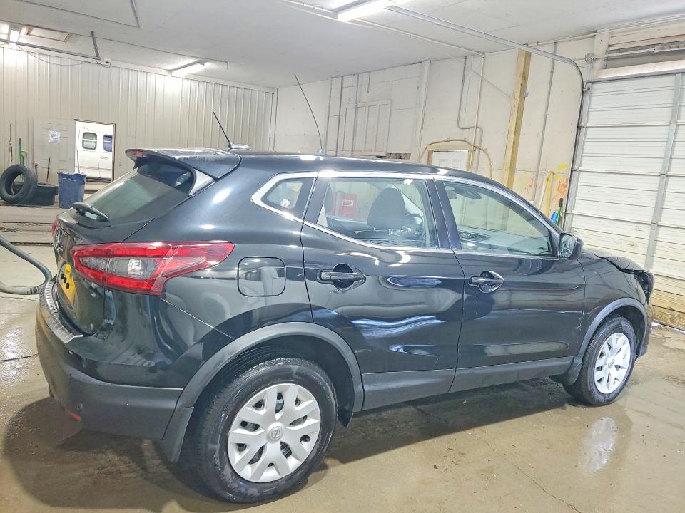 NISSAN ROGUE SPORT S