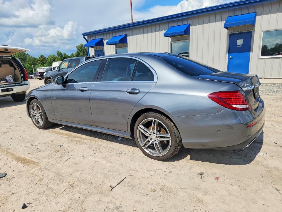 MERCEDES-BENZ E 300 2016