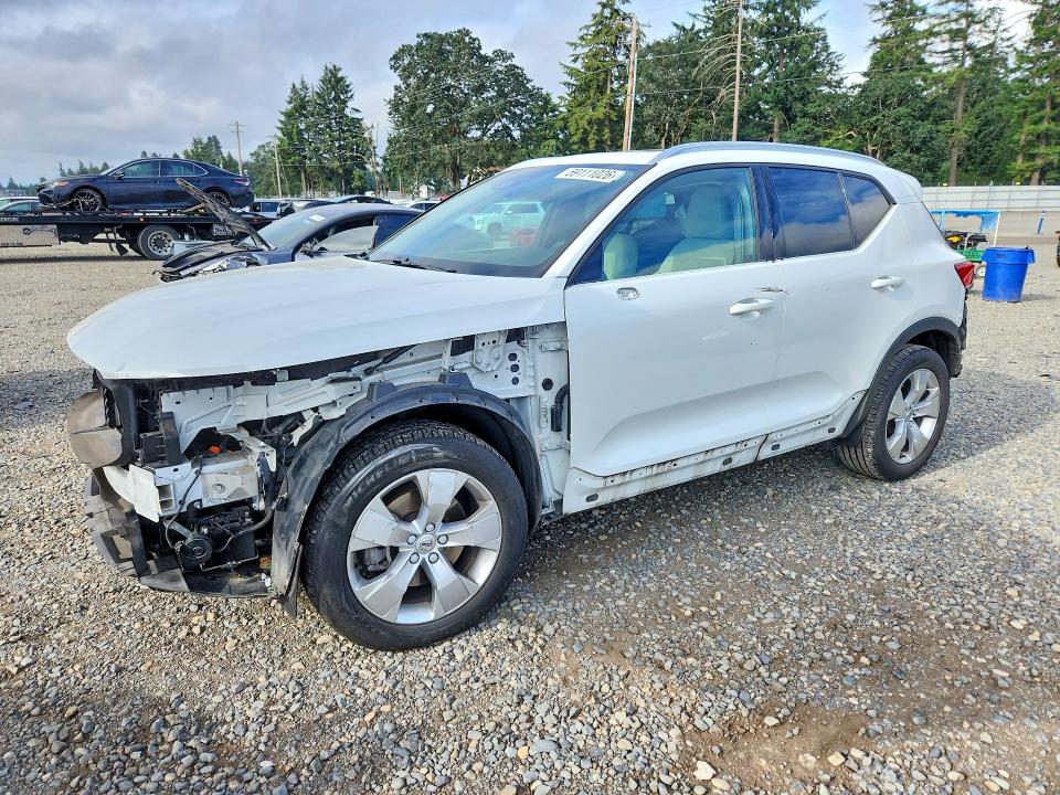 VOLVO XC40 T4 MOMENTUM 2020