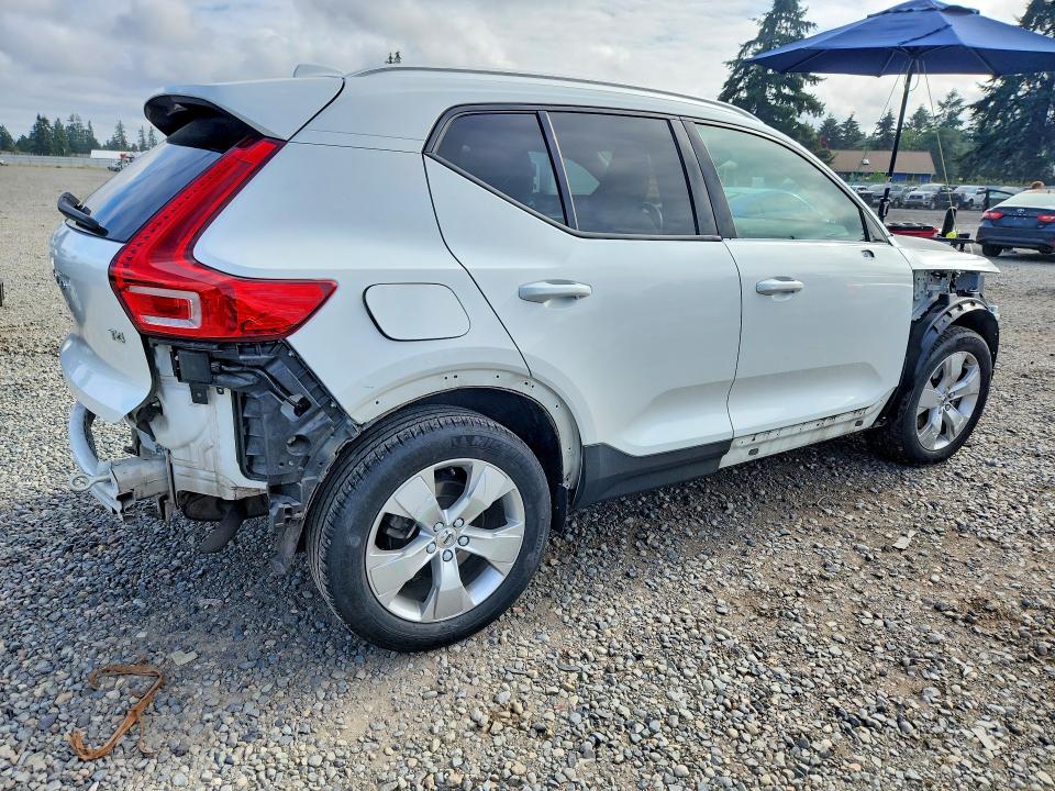 VOLVO XC40 T4 MOMENTUM 2020