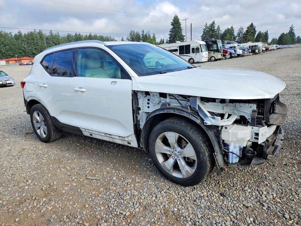 VOLVO XC40 T4 MOMENTUM 2020