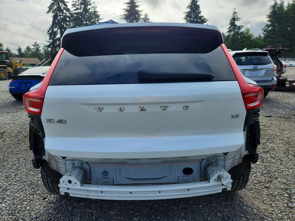 VOLVO XC40 T4 MOMENTUM 2020