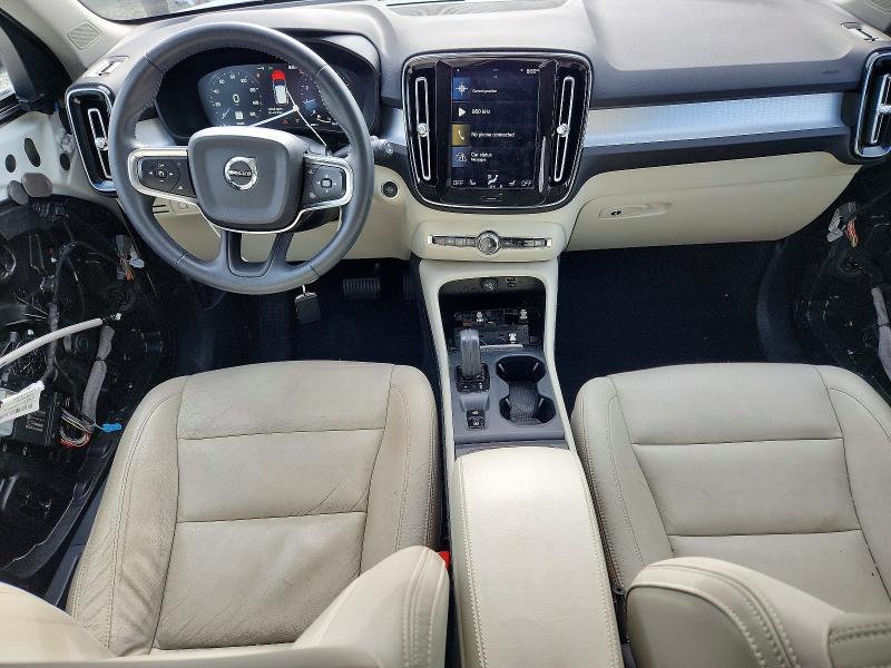 VOLVO XC40 T4 MOMENTUM 2020