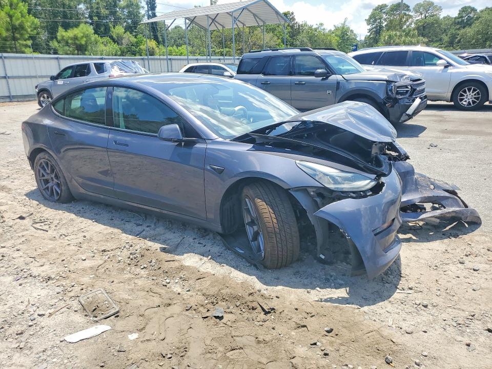 TESLA MODEL 3 2022