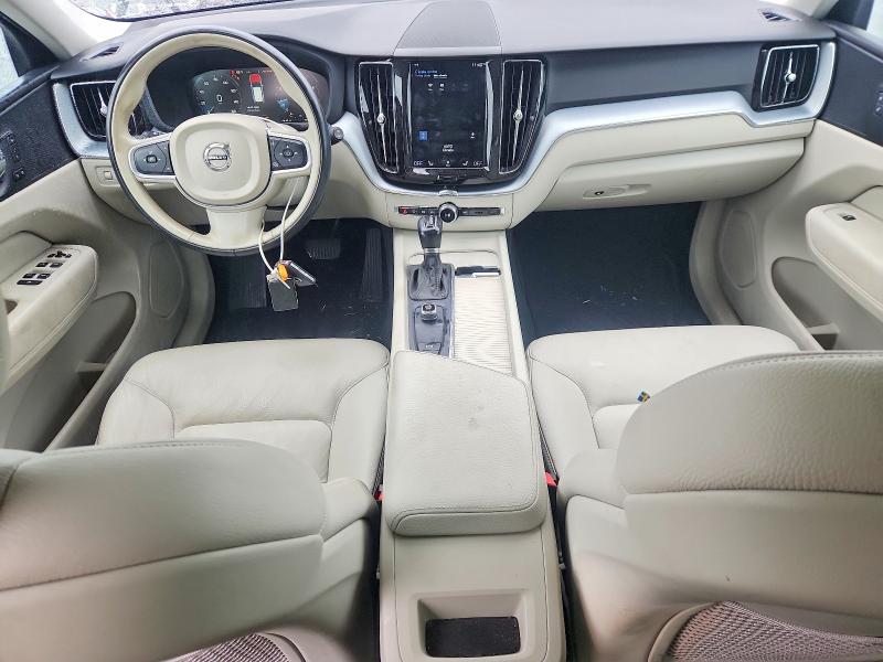 VOLVO XC60 T5 MOMENTUM 2018
