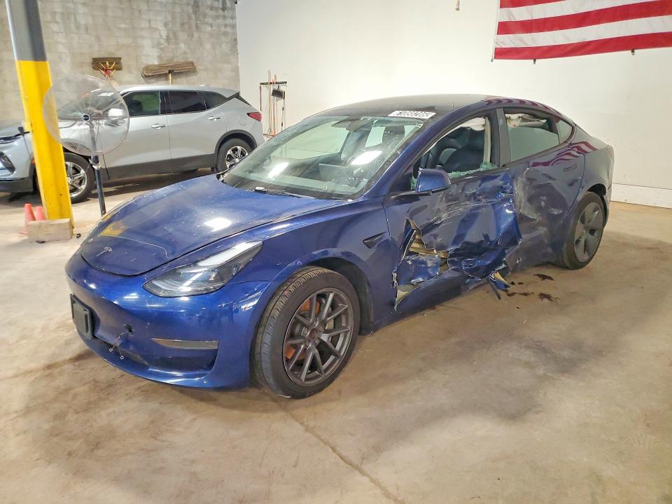 TESLA MODEL 3 2022