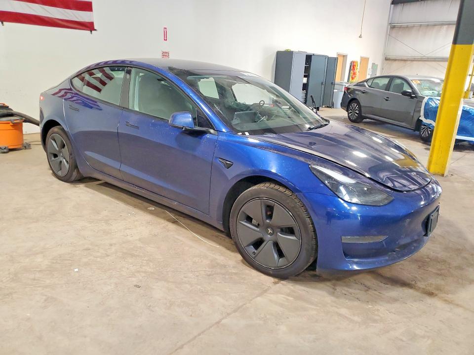 TESLA MODEL 3 2022