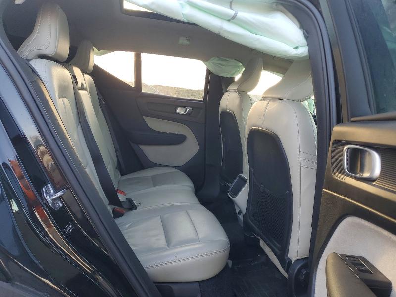 VOLVO XC40 T5 MOMENTUM 2020