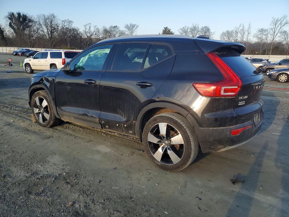 VOLVO XC40 T5 MOMENTUM 2020