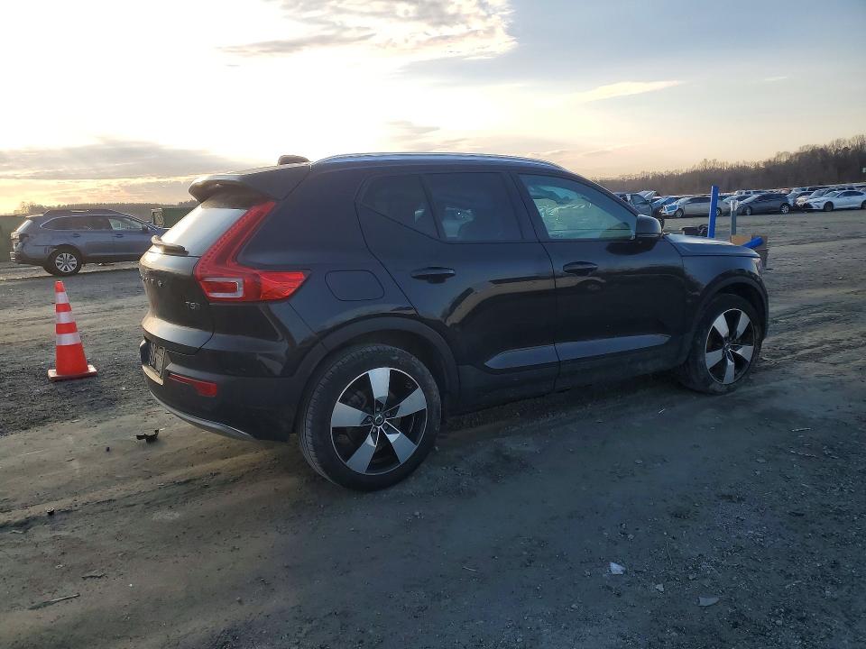 VOLVO XC40 T5 MOMENTUM 2020